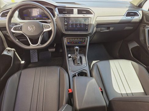 New 2024 Volkswagen Tiguan SE image 8