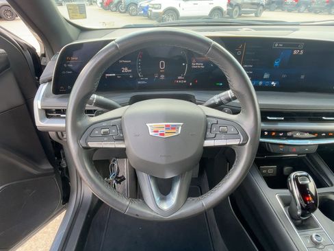 Used 2025 Cadillac XT4 Premium Luxury image 17