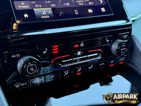 New 2025 Jeep Grand Cherokee Altitude AWD/4WD image 15