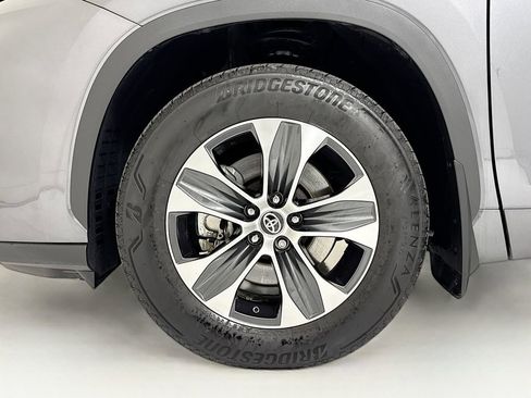 Used 2021 Toyota Highlander XLE image 30