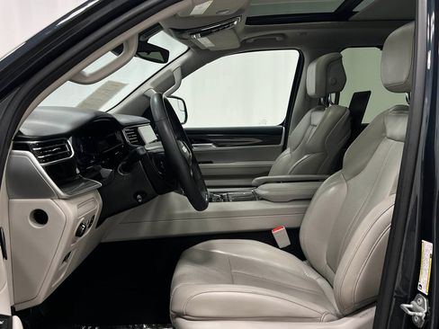 Used 2022 Jeep Wagoneer Series III w/ Premium Group I image 14