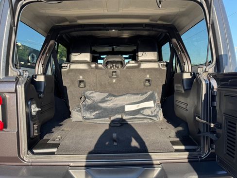 Used 2018 Jeep Wrangler Unlimited Sahara w/ Safety Group AWD/4WD image 31