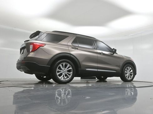 Certified 2021 Ford Explorer XLT w/ Equipment Group 202A RWD image 46