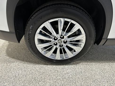 Certified 2025 Toyota Grand Highlander AWD image 22