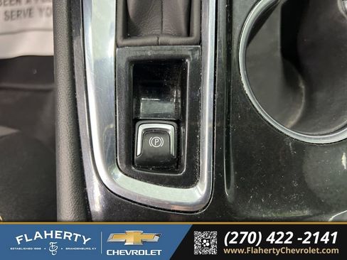 Used 2023 Chevrolet Equinox Premier image 33