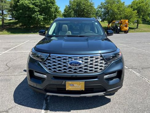 Used 2023 Ford Explorer Platinum w/ Technology Package AWD/4WD image 3