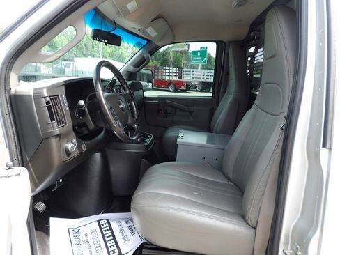 Used 2023 GMC Savana 2500 w/ Driver Convenience Package RWD image 17