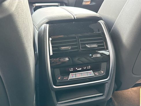 New 2027 BMW X7 xDrive40i w/ Executive Package AWD/4WD image 18