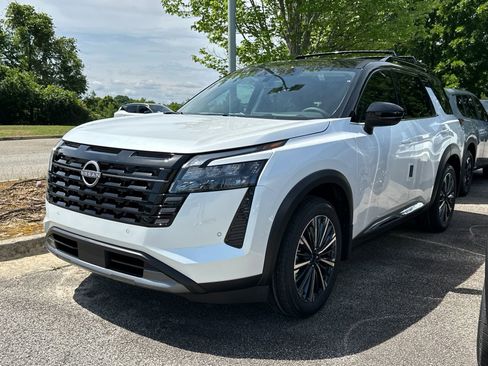New 2026 Nissan Pathfinder Platinum FWD image 1