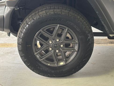 Used 2025 Jeep Wrangler Sport S image 29