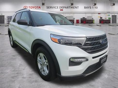 Used 2022 Ford Explorer XLT w/ Equipment Group 202A AWD/4WD image 4