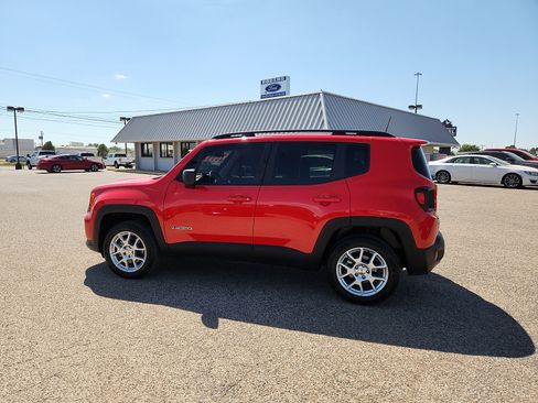 Used 2022 Jeep Renegade Latitude w/ Convenience Group image 4