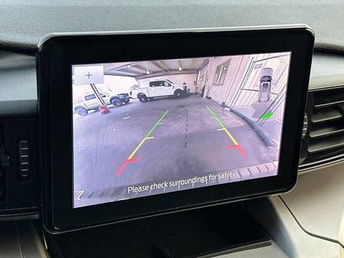 Used 2020 Ford Explorer XLT w/ Class III Trailer Tow Package image 18