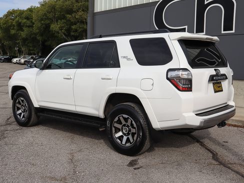 Used 2024 Toyota 4Runner TRD Off-Road image 6