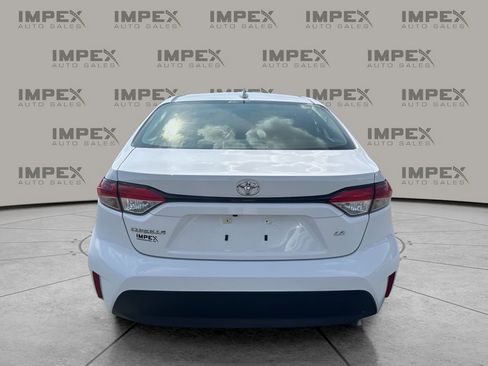 Used 2024 Toyota Corolla LE image 4