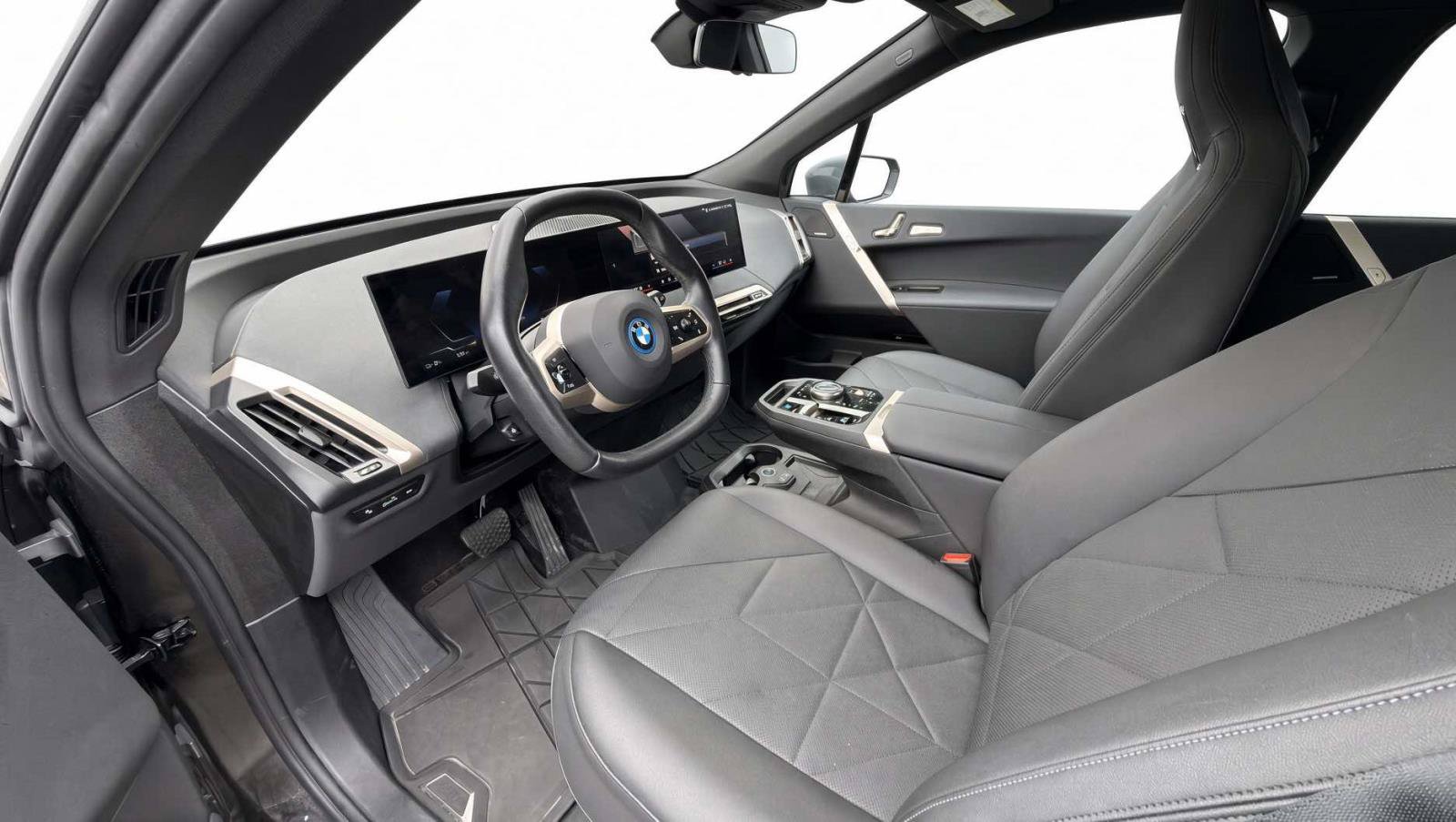 Used 2024 BMW iX xDrive50 w/ Premium Package AWD/4WD image 9