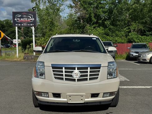 Used 2011 Cadillac Escalade Luxury AWD/4WD image 8