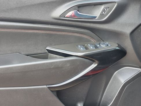 Used 2024 Chevrolet Trax RS w/ Sunroof Package image 18