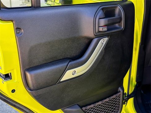 Used 2016 Jeep Wrangler Unlimited Sahara w/ Connectivity Group image 28