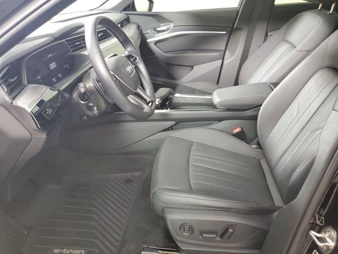 Used 2023 Audi e-tron Premium Plus w/ Premium Plus Package AWD/4WD image 18