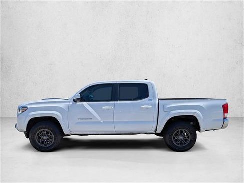 Used 2017 Toyota Tacoma SR5 w/ Tow Package RWD image 8