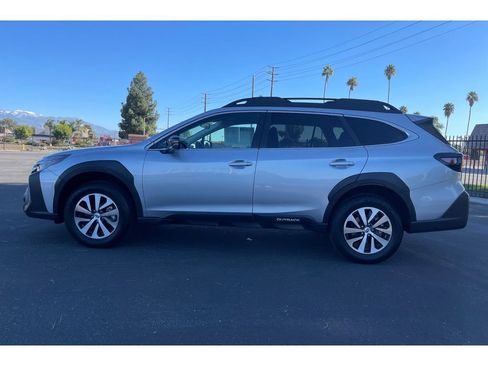 Used 2025 Subaru Outback Premium image 2