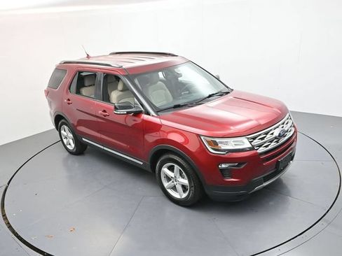 Used 2018 Ford Explorer XLT w/ Equipment Group 202A FWD image 35
