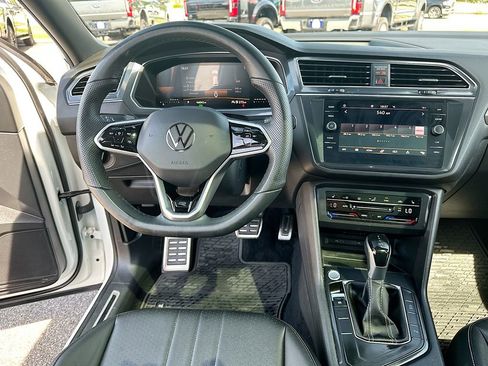 Used 2024 Volkswagen Tiguan SE R-Line FWD image 19