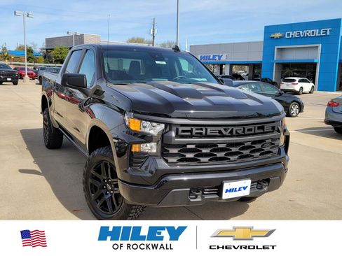 New 2026 Chevrolet Silverado 1500 Custom Trail Boss w/ Midnight Edition AWD/4WD image 1