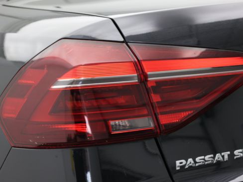 Used 2017 Volkswagen Passat 1.8T SE FWD image 7