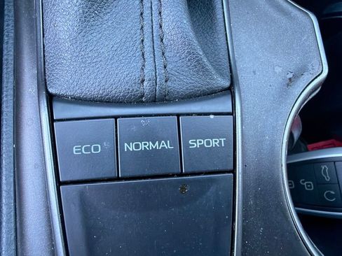 Used 2023 Toyota Camry SE FWD image 28