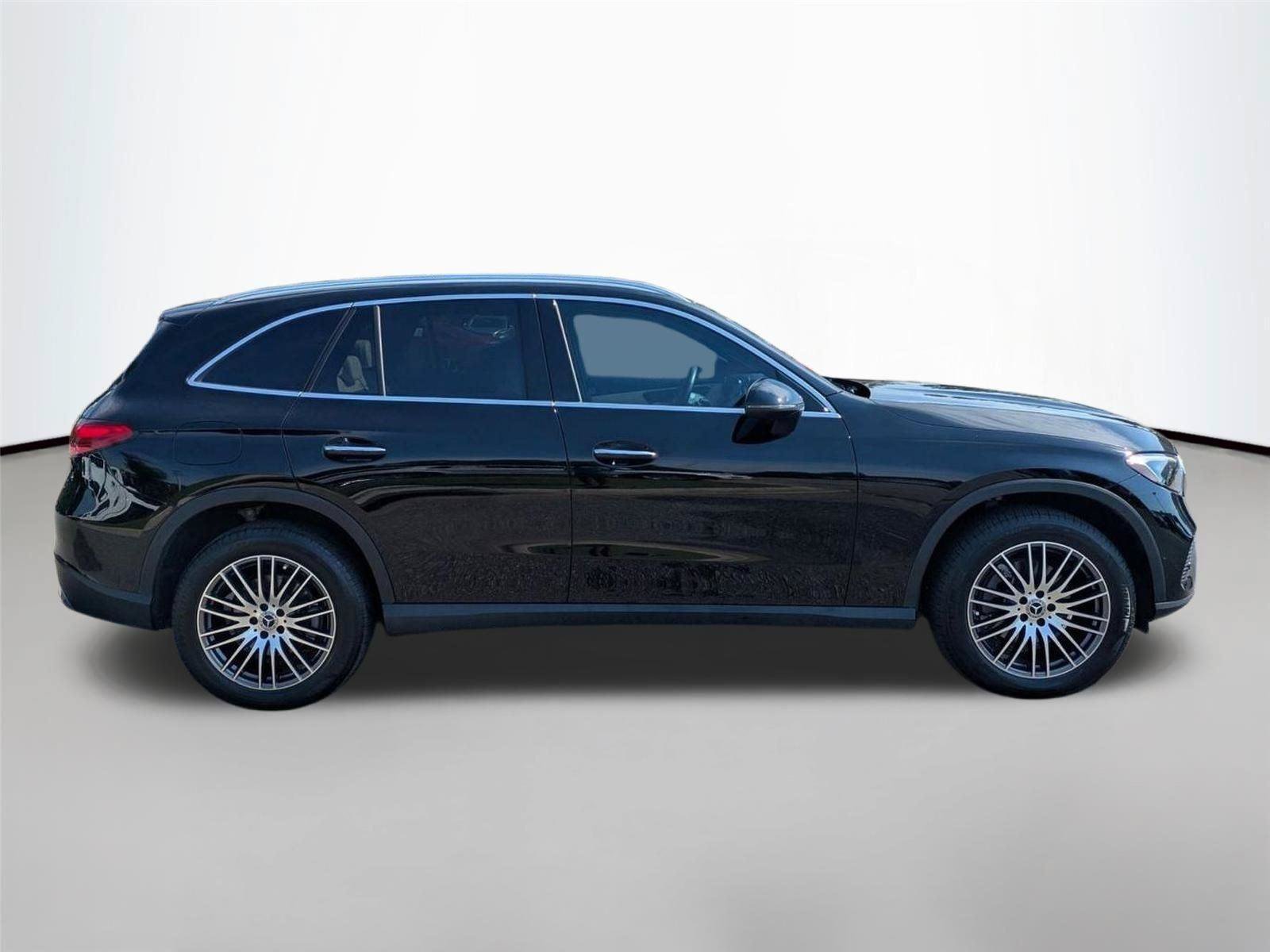 Used 2024 Mercedes-Benz GLC 300 4MATIC image 5