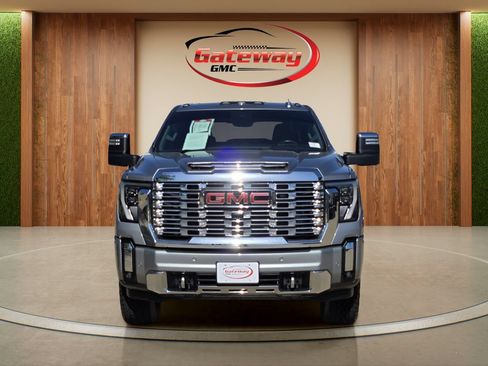 Used 2025 GMC Sierra 2500 Denali w/ Denali Reserve Package AWD/4WD image 2