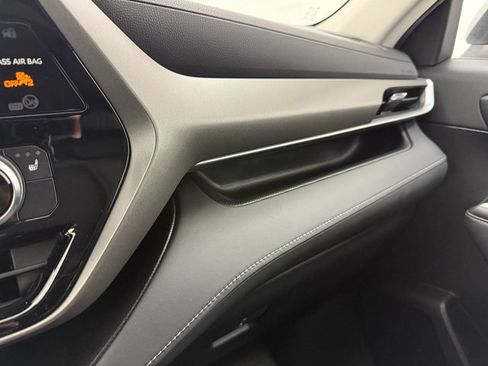 Used 2023 Toyota Highlander XLE image 24