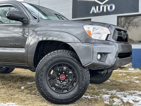 Used 2013 Toyota Tacoma 4x4 Double Cab w/ SR5 Pkg image 3
