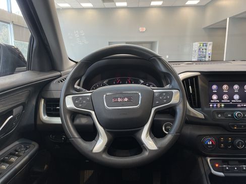 Used 2024 GMC Terrain SLE w/ Driver Convenience Package FWD image 27