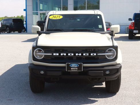 Used 2025 Ford Bronco Outer Banks AWD/4WD image 2