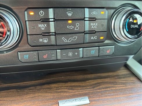 Used 2017 Ford F150 Lariat w/ Equipment Group 502A Luxury AWD/4WD image 33