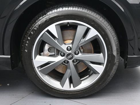 Used 2022 Audi Q4 e-tron Premium Plus w/ Premium Plus AWD/4WD image 40