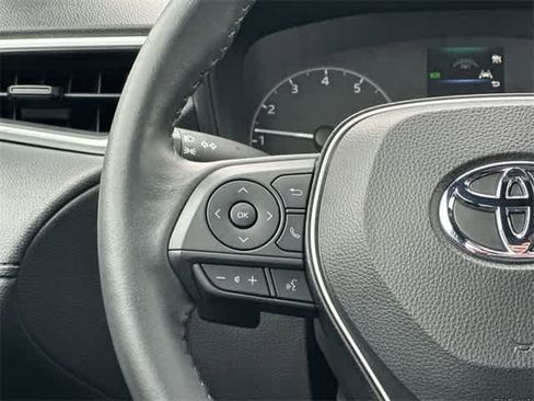 Used 2023 Toyota Corolla Cross SE image 9