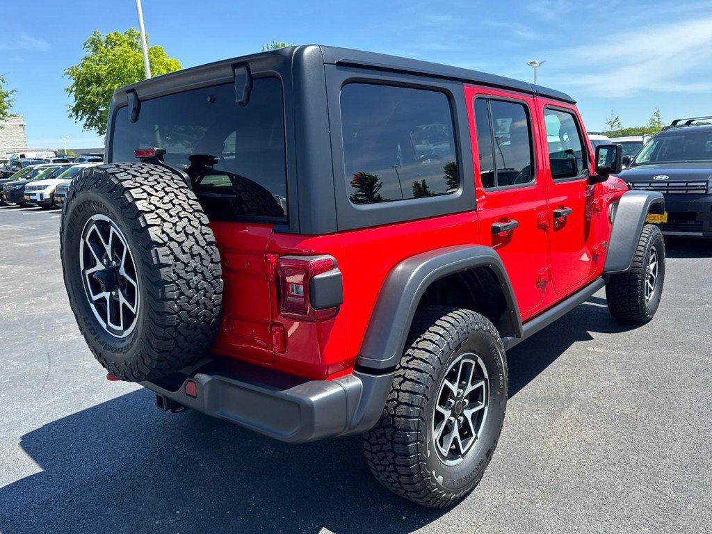 Used 2024 Jeep Wrangler Unlimited Rubicon AWD/4WD image 3