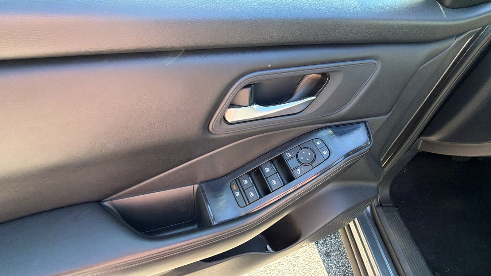 Used 2024 Nissan Rogue SV AWD/4WD image 15