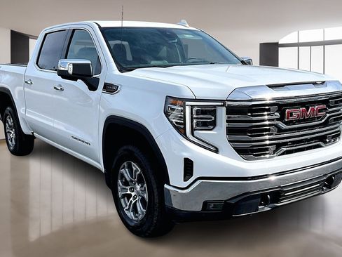 Used 2025 GMC Sierra 1500 SLT image 1