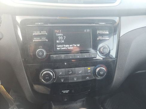 Used 2015 Nissan Rogue S image 18