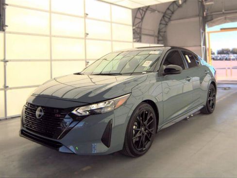 Used 2025 Nissan Sentra SR w/ Midnight Edition FWD image 2