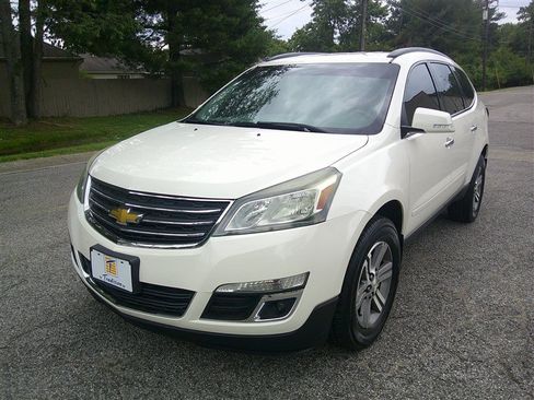 Used 2015 Chevrolet Traverse LT FWD image 1