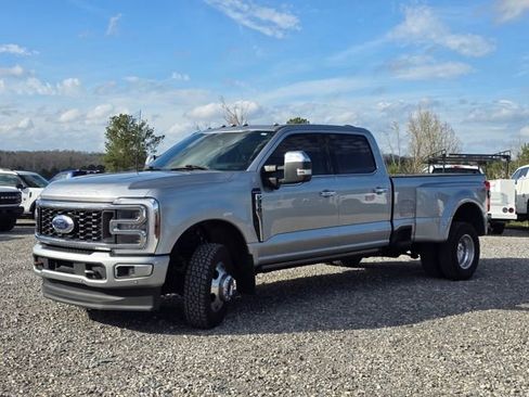 Used 2024 Ford F350 Platinum image 2