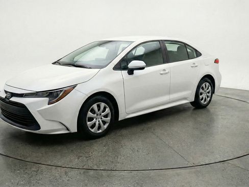 Used 2025 Toyota Corolla LE image 3