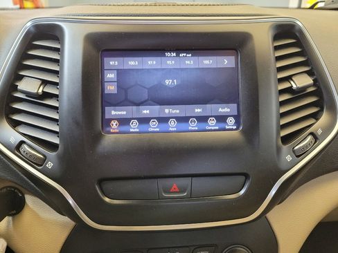 Used 2020 Jeep Cherokee Latitude AWD/4WD image 25