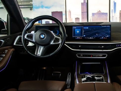 Used 2024 BMW X7 xDrive40i w/ M Sport Package AWD/4WD image 16